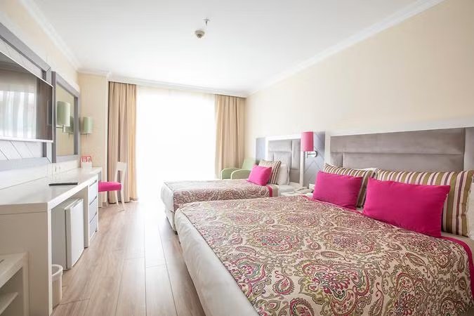Ailelere Özel Standart Yandan Deniz Manzaralı Oda