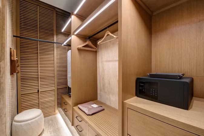 Amber Lagoon Suite