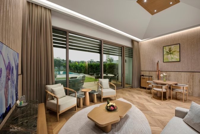 Amber Lagoon Suite