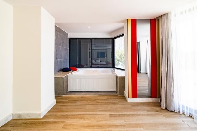 Deluxe Suite Kısmi Deniz Manzaralı