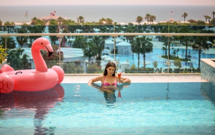 Infınıty Deniz Manzaralı Swim Up Oda