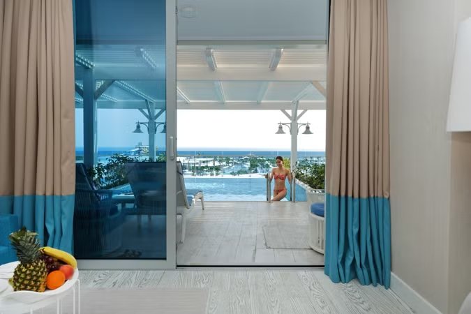 Infınıty Deniz Manzaralı Swim Up Oda