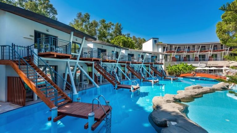 Junior Suite Havuz Erişimli Anex Bina