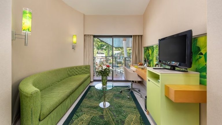 Junior Suite Havuz Manzaralı Anex Bina
