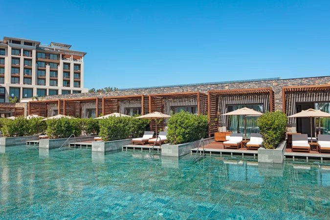 Lagoon Beach Swim Up