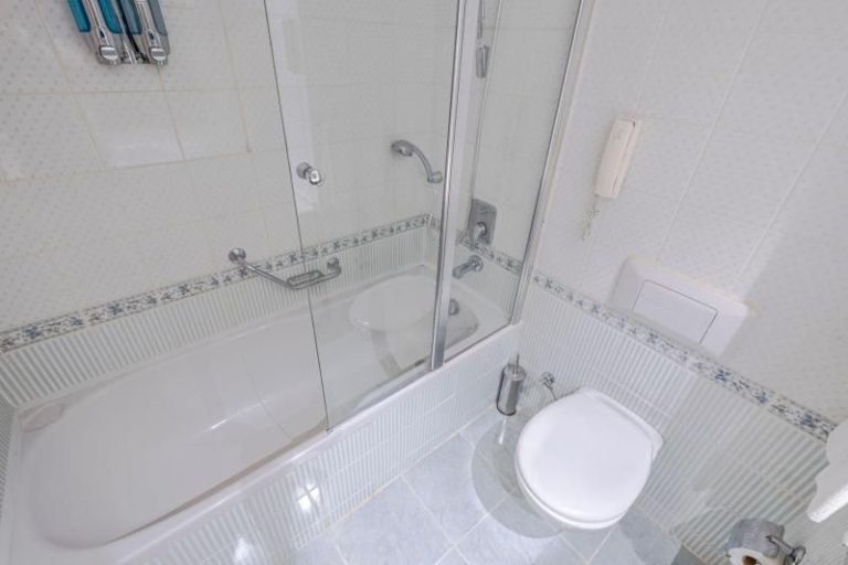 Standart Oda, Kara Manzaralı, Balkonlu,