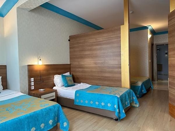 Standart Paravanlı Aile Odası