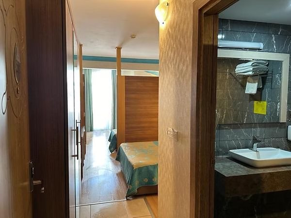 Standart Paravanlı Aile Odası