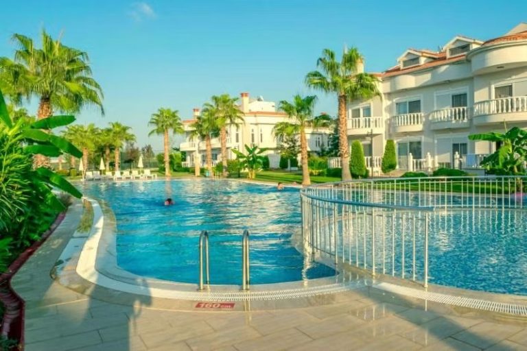 Villa, Havuz Manzaralı, Ortak Havuzlu